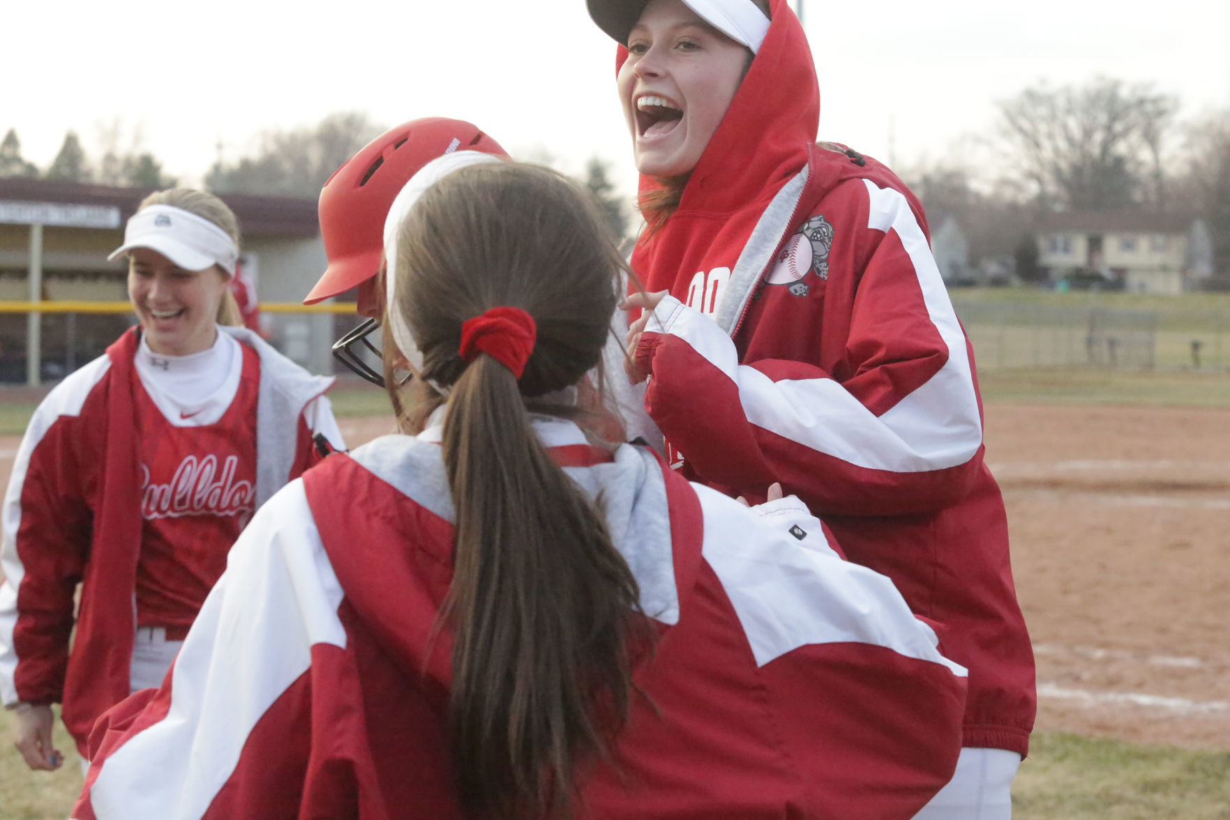 Gallery Bulldogs vs Trojans in softball